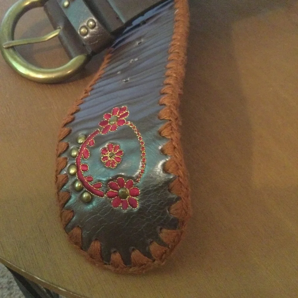 Oscar De la Renta- Vintage Wide Leather Embroidered Belt. Size OS - Picture 7 of 7